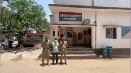 जमुनहा: मिर्जापुर तिराहे से कूट रचित अभिलेख तैयार कर सहायक अध्यापक की नौकरी करने वाला वांछित अभियुक्त हुआ गिरफ्तार