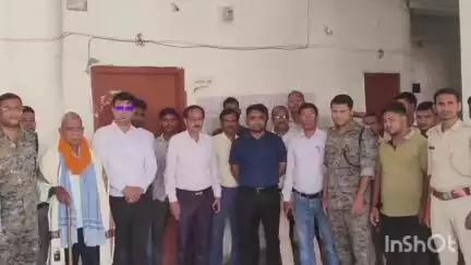 हरिहरगंज: हरिहरगंज थाना में कार्यरत सरसोत पंचायत के चौकीदार की सेवानिवृत्ति पर अंचल कार्यालय में विदाई