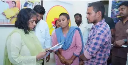 గుంటూరు: డివిజన్లో శానిటేషన్ నిర్వహణ అధ్వానంగా ఉందని ఎమ్మెల్యే గళ్ళ మాధవికి ఫిర్యాదు చేసిన టిడిపి నేతలు