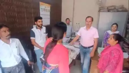 जगाधरी: निगम मेयर ने किया निगम कार्यालय का औचक निरीक्षण, सफाई व्यवस्था ठीक ना मिलने पर लगाई फटकार