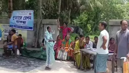 তমলুক: কাঞ্চনপুর জলপাই গ্রামে প্রধানমন্ত্রী আবাস যোজনার বাড়ি দেখিয়ে রেশন ডিলারশিপ পাওয়ার অভিযোগ, ব্যবস্থা নেওয়ার আশ্বাস BDO-র