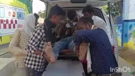 भभुआ: खराठी गांव में पत्नी ने पति को बच्चों से मिलने बुलाया, ससुराल वालों ने दामाद के साथ मारपीट कर किया घायल