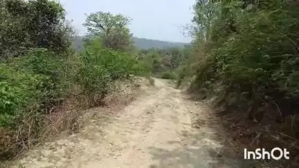 फतेहपुर: पुरानी बडूखर में बने अमृत सरोबर में पानी की एक बूंद भी नहीं, लोगों ने भ्रष्टाचार का जताया अंदेशा