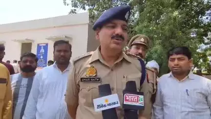 बिल्हौर थाना क्षेत्र सेघ घाट की घटना
भान्जी के मुण्डन संस्कार में आये तीन लोगों की गंगा नदी में डूबने से मौंत।
लव की रि