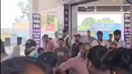 छिंदवाड़ा नगर: निगम द्वारा छिंदवाड़ा में अतिक्रमण पर की जा रही कार्रवाई के दौरान समिति अध्यक्ष की धमकी, कहा- अंदर घुसे तो खा जाऊंगा