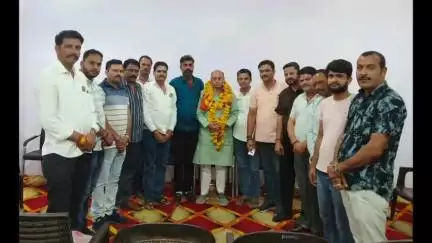 सागर: वीर महाराणा प्रताप की प्रतिमा लगाने की घोषणा पर करणी सेना ने नरयावली विधायक प्रदीप लारिया का सम्मान किया