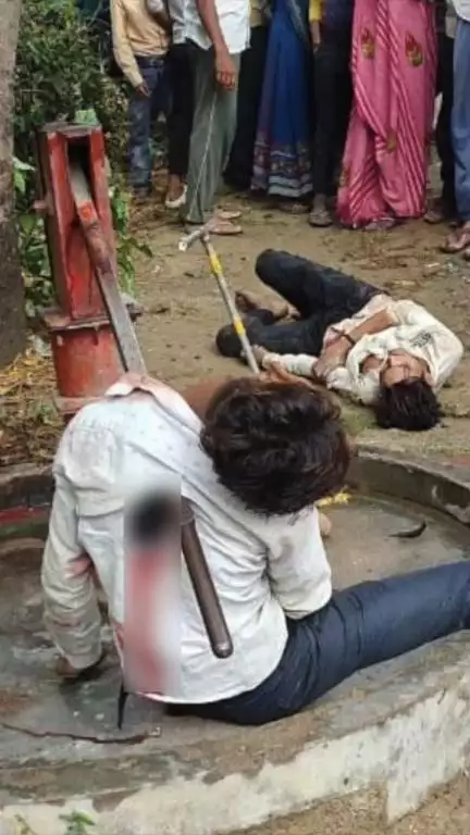 ఉత్తరప్రదేశ్‌లోని సీతాపూర్‌లో జరిగిన రోడ్డు ప్రమాదంలో బోరు పైపు మెడలో గుచ్చుకొని యువకుడి మృతి