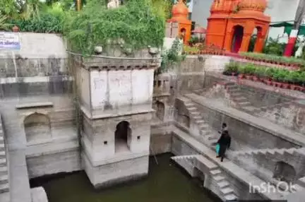 देवास नगर: जल गंगा संवर्धन अभियान के तहत बावड़ी उत्सव मनाया गया, बावड़ियों की सफाई और फूलों से सजाकर की गई पूजा