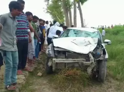 बांसी: बांसी खलीलाबाद मार्ग पर बजरंग चौराहे पर भीषण सड़क हादसे में 2 वर्षीय बालक सहित मां की हुई मौत, दो घायल