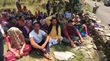 चौबट्टाखाल: कांग्रेस प्रदेश सचिव कविंद्र इस्टवाल ने वन विभाग की कार्यशैली पर उठाए सवाल