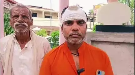 झांसी: लाडगंज रानीपुर में कुएं में कचरा डालने से मना करने पर दबंगों ने घर में घुसकर की मारपीट, पीड़ित ने SSP से की शिकायत