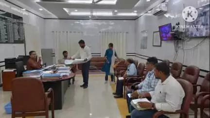 छपरा: डीएम ने नगर आयुक्त व बुड़को के अधिकारियों संग की बैठक, अतिक्रमण मैप तैयार करने का निर्देश