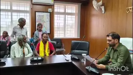 गढ़वा: समाहरणालय में जनता दरबार में सुनी गईं आमजनों की समस्याएं, उपायुक्त ने दिए त्वरित समाधान के निर्देश