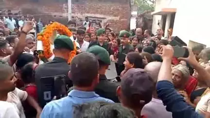 रतनी फरीदपुर: सेना के जवान नरेंद्र कुमार का पार्थिव शरीर बोध बीघा पहुंचते ही छाया मातम, राजकीय सम्मान के साथ विदाई