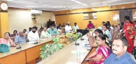திருவண்ணாமலை: ஆட்சியர் அலுவலகத்தில் அனைத்து தனியார் ஸ்கேன் மையங்கள் உரிமையாளர்களுடன் மாவட்ட ஆட்சியர் ஆய்வு கூட்டம் நடைபெற்றது