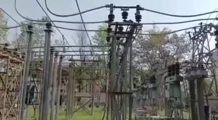 पुपरी: पुपरी थाना क्षेत्र के रामपुर में विद्युत विभाग ने पाँच लोगों को बिजली चोरी करते रंगे हाथों पकड़ा, मामला दर्ज