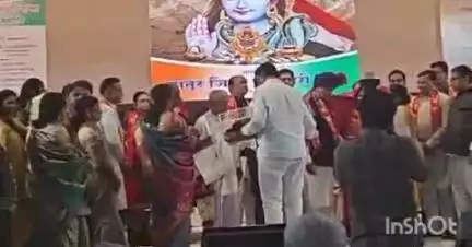 लातूर: लक्ष्मीकांत सोमाणी यांना लातूरच्या दयानंद सभागृहात महेश गौरव पुरस्कार २०२५ प्रदान