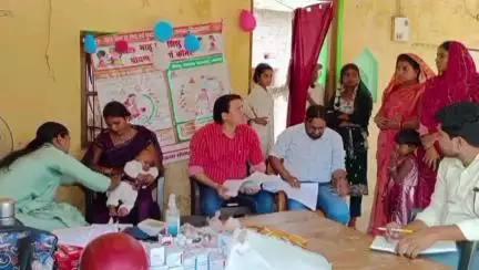 डुमरियागंज: भनवापुर ब्लाक क्षेत्र के विभिन्न गांवों में वीएचएसएनडी टीकाकरण शिविर का आयोजन, बच्चों और महिलाओं का हुआ टीकाकरण