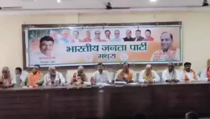 मथुरा: केंद्र सरकार की 11 वर्षों की उपलब्धि को घर-घर पहुंचाने के लिए कार्यकर्ताओं ने पुष्पांजलि कार्यालय पर की कार्यशाला