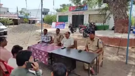 खालवा: बकरीद त्यौहार को लेकर खालवा में शांति समिति की बैठक आयोजित