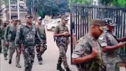 डुमरी: बकरीद पर्व को लेकर डुमरी SDM के नेतृत्व में निमियाघाट व डुमरी थाना क्षेत्र में निकाला गया फ्लैग मार्च