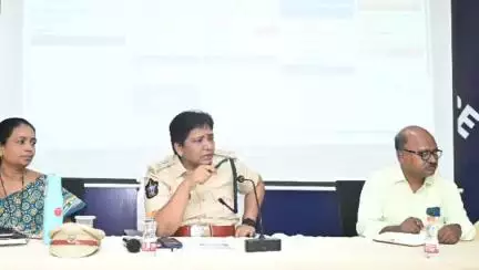 ఒకే చోట ఐదేళ్లు విధులు పూర్తి చేసుకున్న పోలీసు సిబ్బందికి ఎస్పీ కార్యాలయంలో కౌన్సెలింగ్ నిర్వహించి బదిలీ చేసిన ఎస్పీ