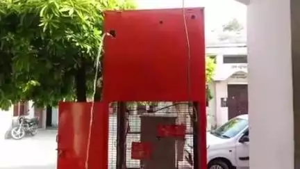 स्याना तहसील कार्यालय परिसर में लगे वाटर कूलर से बह रहा पानी, जिम्मेदार बने अनजान, वीडियो हुआ वायरल