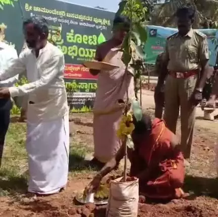 ಮಾಗಡಿ: ಗೌಡಗೆರೆ ಚಾಮುಂಡೇಶ್ವರಿ ಕ್ಷೇತ್ರದಲ್ಲಿ ಸಹಸ್ರ ಕೋಟಿ ವೃಕ್ಷ ಅಭಿಯಾನಕ್ಕೆ ಚಾಲನೆ