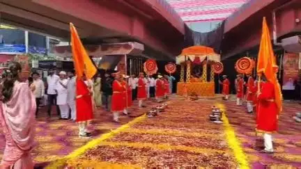 छत्रपती संभाजी नगर छत्रपती शिवाजी महाराजांचा राज्याभिषेक दिन शहरातील क्रांती चौक येथे ठाकरे गटाकडून मोठ्या उत्साहात साजर
