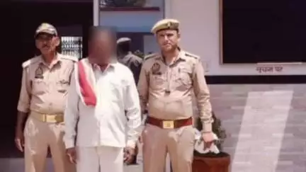 कालपी: आटा थाना पुलिस ने ग्राम रिरूआ से गंभीर मामलों में फरार दो अभियुक्तों को किया गिरफ्तार, न्यायालय में किया पेश