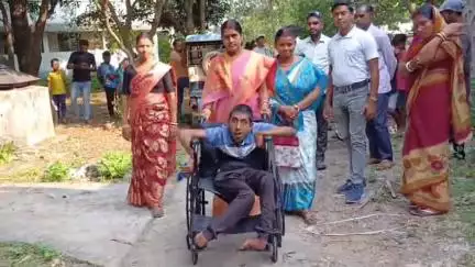 বলরামপুর: মানবিক উদ্যোগ বলরামপুর পঞ্চায়েত সমিতির ১৫জন  অন্যান্য ভাবে সক্ষমদের তুলে দিলেন ট্রাই সাইকেল এবং হুহীল চেয়ার
