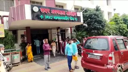 लातेहार: लातेहार के सासंग ग्राम निवासी तोहिद खान शुक्रवार दोपहर एक सड़क दुर्घटना में गंभीर रूप से घायल