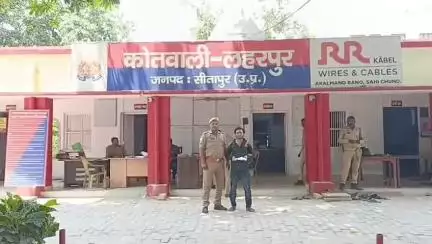 लहरपुर: गौरिया स्थित नहर पुल के निकट पुलिस ने एक शातिर अभियुक्त को तमंचा व कारतूस के साथ किया गिरफ्तार