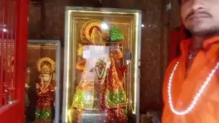 गजरौला स्थित प्राचीन हनुमान मंदिर पर पांच मंगलवार प्रसाद चढ़ाने से होती है मनोकामना पूरी,हर रोज होता भजन कीर्तन