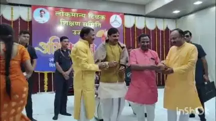 उज्जैन शहर: मुख्यमंत्री ने लोकमान्य तिलक स्कूल के मलखंभ खिलाड़ियों को राष्ट्रीय प्रतियोगिता में गोल्ड मेडल जीतने पर किया सम्मानित