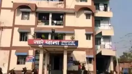 अस्थावां: सारे थाना पुलिस ने ओंदा गांव से एक व्यक्ति को 5 लीटर शराब के साथ किया गिरफ्तार
