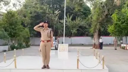 हमीरपुर: हमीरपुर में पुलिस अधीक्षक ने शुक्रवार को परेड व पुलिस लाइन का किया निरीक्षण