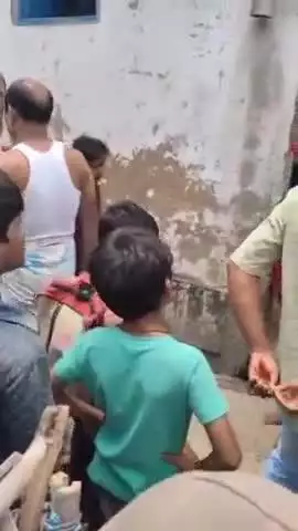 पुपरी: सुरसंड में पिकअप से गाय ले जा रहे लोगों से गाय छुड़ाकर पुलिस को सौंपा गया