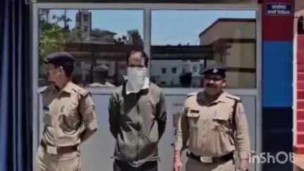 पौड़ी: पौड़ी पुलिस ने 5 पेटी अवैध अंग्रेजी शराब के साथ 1 शराब तस्कर को किया गिरफ्तार