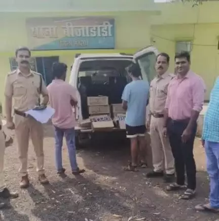 नारायणगंज: बीजाडांडी पुलिस ने 63 लीटर अवैध शराब और टवेरा वाहन के साथ दो लोगों को किया गिरफ्तार