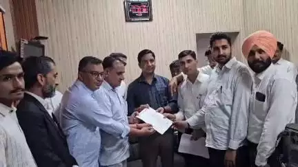 हनुमानगढ़: कृषि मंत्री किरोड़ी लाल मीणा की कार्रवाई के मामले में हनुमानगढ़ के अधिवक्ता मंत्री के पक्ष में उतरे