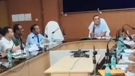 जांजगीर: जिला कलेक्ट्रेट कार्यालय के सभाकक्ष में कलेक्टर ने ली बैठक, यूरिया के गैर-कृषि उपयोग रोकने के लिए किया औचक निरीक्षण