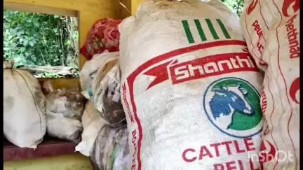 പട്ടാമ്പി: നിന്ന് നടുവൊടിഞ്ഞ് തൃത്താലയിലെ ജനങ്ങൾ, ബസ് കാത്ത് ഇരിക്കേണ്ടിടത്ത് ഹരിതകർമ്മസേനയുടെ മാലിന്യ കൂമ്പാരം #localissue