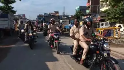 रामगढ़वा: बकरीद पर्व के अवसर पर रामगढ़वा थाना क्षेत्र के विभिन्न इलाकों में निकाला गया फ्लैग मार्च