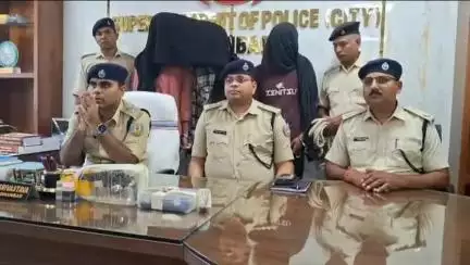 धनबाद/केंदुआडीह: पाथरडीह थाना क्षेत्र से हथियार के साथ तीन अपराधी गिरफ्तार, सिटी एसपी ने कार्यालय में की प्रेस वार्ता