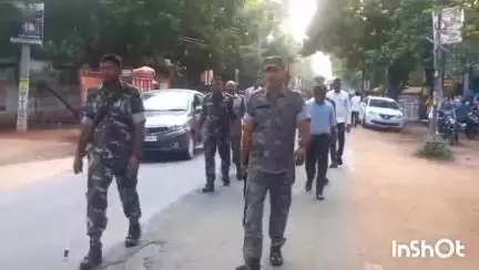 लातेहार: बकरीद के मद्देनज़र शहर में निकाला गया फ्लैग मार्च, सौहार्दपूर्ण वातावरण में पर्व मनाने की अपील