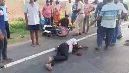 గిద్దలూరు: రాచర్ల మండలం రంగారెడ్డి పల్లి సమీపంలోని జాతీయ రహదారిపై రెండు ద్విచక్ర వాహనాలు ఢీకొని ముగ్గురికి తీవ్ర గాయాలు