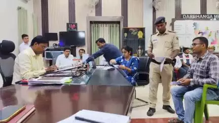 दरभंगा: लहेरियासराय में जिलाधिकारी ने कार्यालय में किया जनता दरबार का आयोजन, 40 से अधिक परिवादी उपस्थित