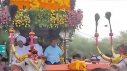 मुक्ताईनगर: कोथळी संत मुक्ताई मंदिरातून पंढरपूर येथे सालाबादप्रमाणे पालखीचे प्रस्थान,वस्त्रोद्योग मंत्री संजय सावकारेंची उपस्थिती