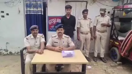 मोतिहारी: जिले के हरपुर थाना ने गुप्त सूचना के आधार पर छापेमारी कर चिकनी निवासी अभियुक्त को हथियार के साथ किया गिरफ्तार